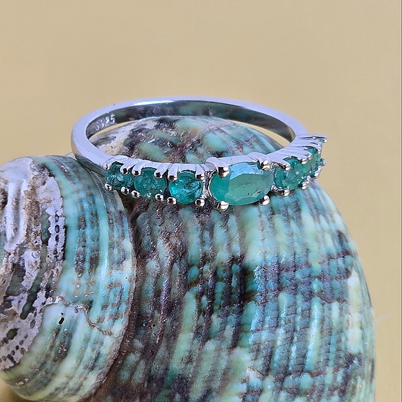 Natural Emerald 925 Sterling Silver Band Sz 7.75 - Picture 11 of 11